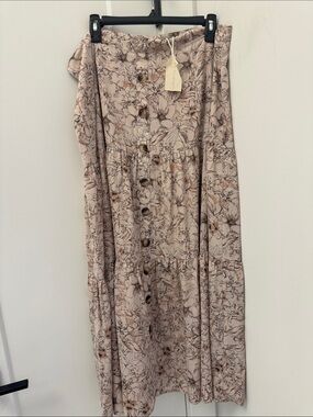 Elegant Floral A-Line Skirt in Cream